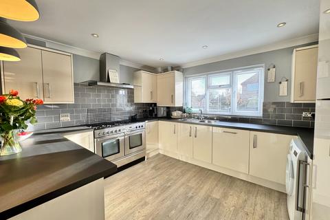 undefined, Pound Gate Drive, Titchfield Common