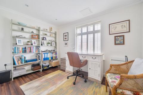 15 Beacon Crescent, Hindhead, GU26 6UG