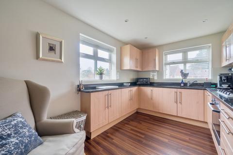 15 Beacon Crescent, Hindhead, GU26 6UG