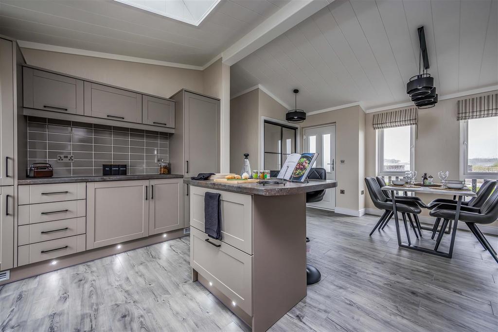 Plot 17 Littlehampton Marina-Small-Portico Marketin