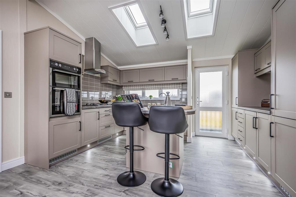 Plot 17 Littlehampton Marina-Small-Portico Marketin