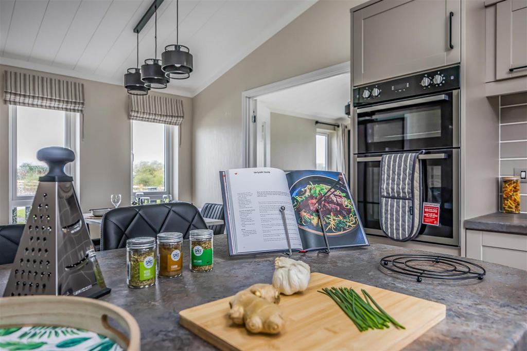 Plot 17 Littlehampton Marina-Small-Portico Marketin