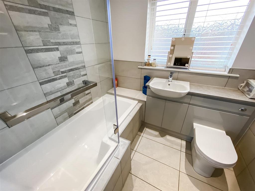 Family Bathroom/WC