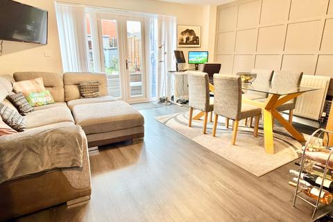 3 bedroom terraced house for sale, Gainsborough Walk, Tewkesbury GL20