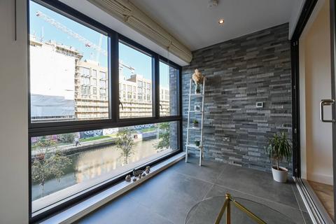 2 bedroom flat to rent, Lanthorn Court, LONDON E3