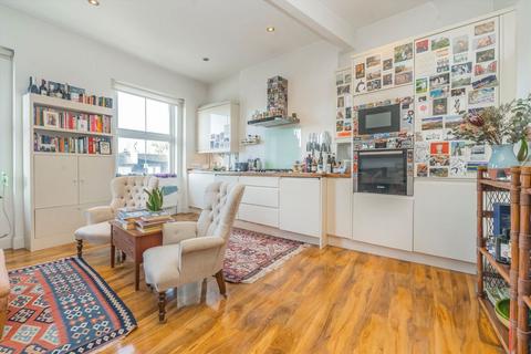 2 bedroom flat for sale, Kilburn High Road, London NW6