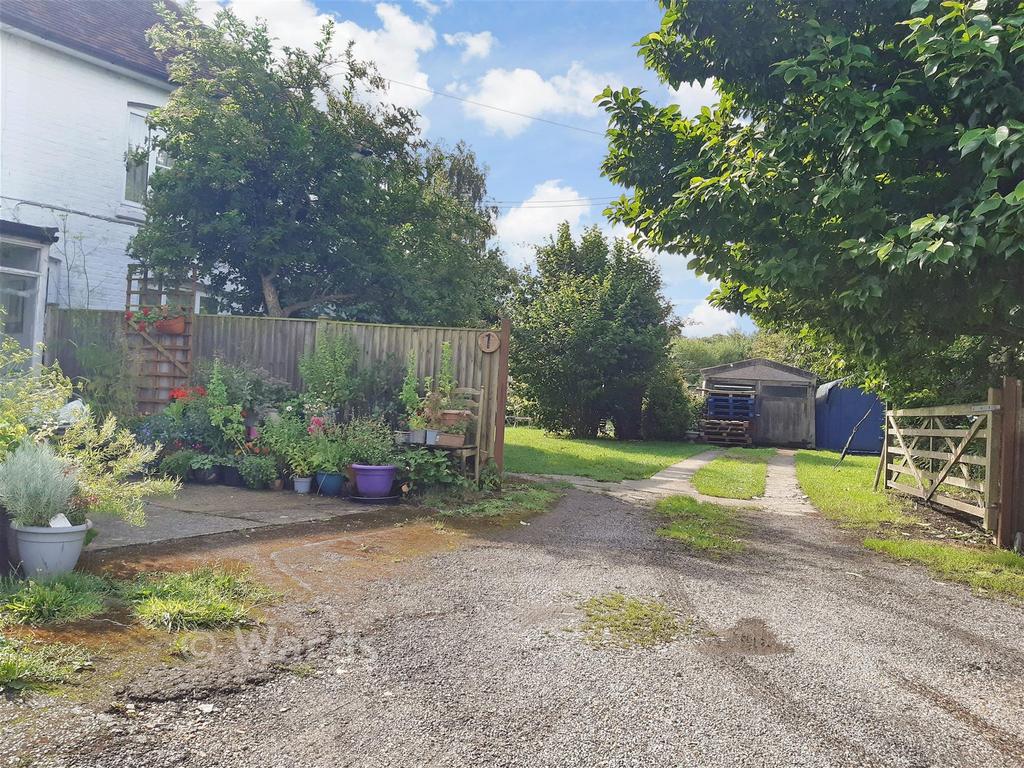 Access To Side Garden