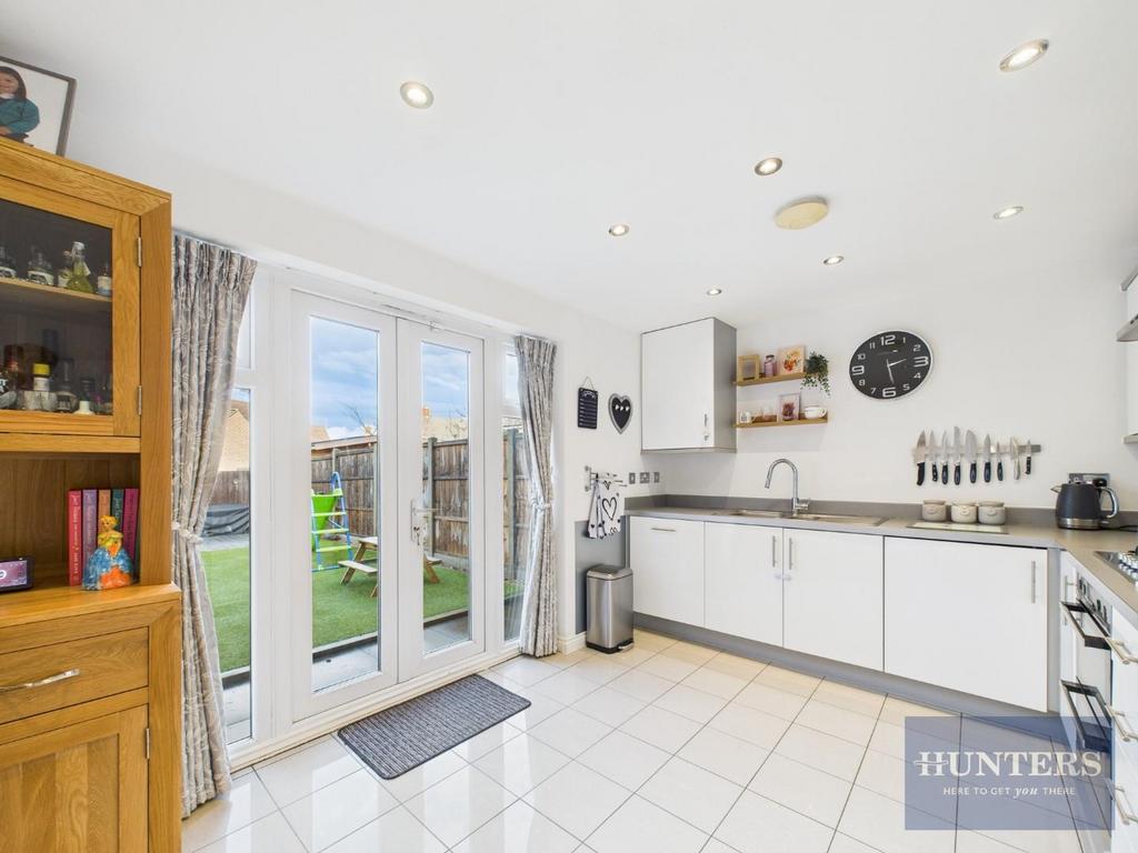 Kitchen / Dining Area