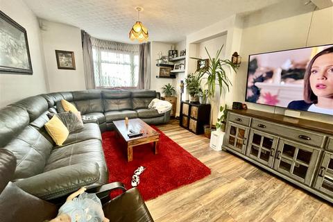 3 bedroom semi-detached house to rent, Village Way, London