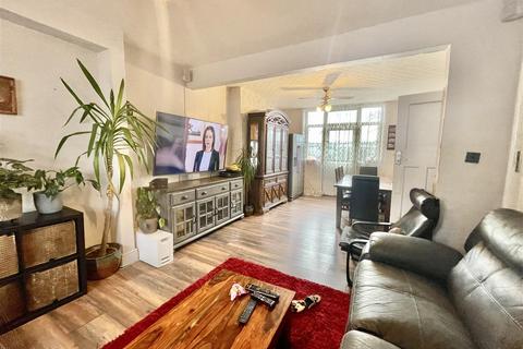 3 bedroom semi-detached house to rent, Village Way, London