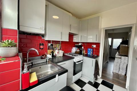 3 bedroom semi-detached house to rent, Village Way, London