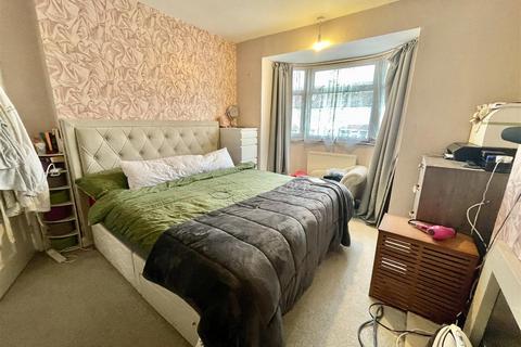 3 bedroom semi-detached house to rent, Village Way, London
