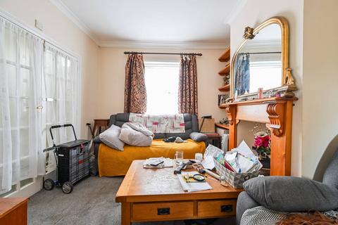 2 bedroom house for sale, Pymmes Road, Bounds Green, London, N13