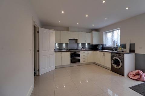 4 bedroom terraced house to rent, Lulworth Close, Stevenage SG1