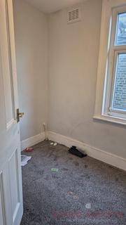 3 bedroom flat to rent, 476 Katherine Road, London E7
