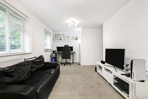 undefined, Thames Street, Sunbury-on-Thames, Surrey, TW16