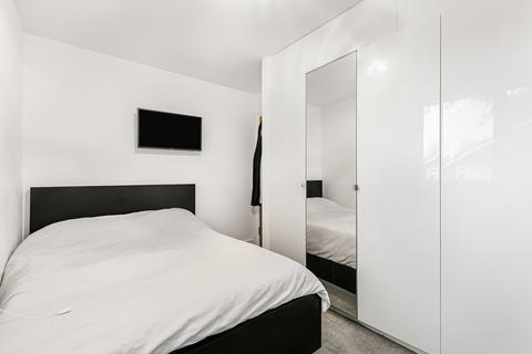 undefined, Thames Street, Sunbury-on-Thames, Surrey, TW16