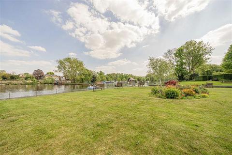 2 bedroom flat to rent, Thamespoint, Teddington TW11