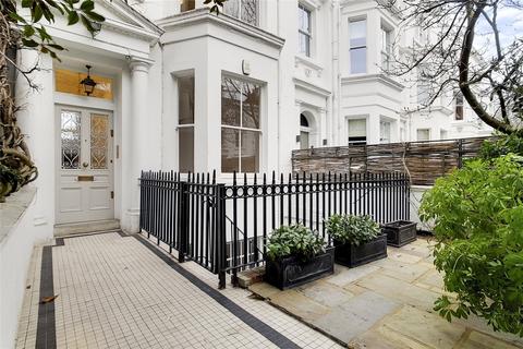 5 bedroom terraced house to rent, Vicarage Gardens, Kensington, W8