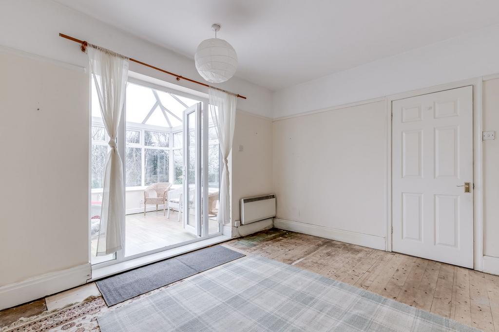Sitting/dining room