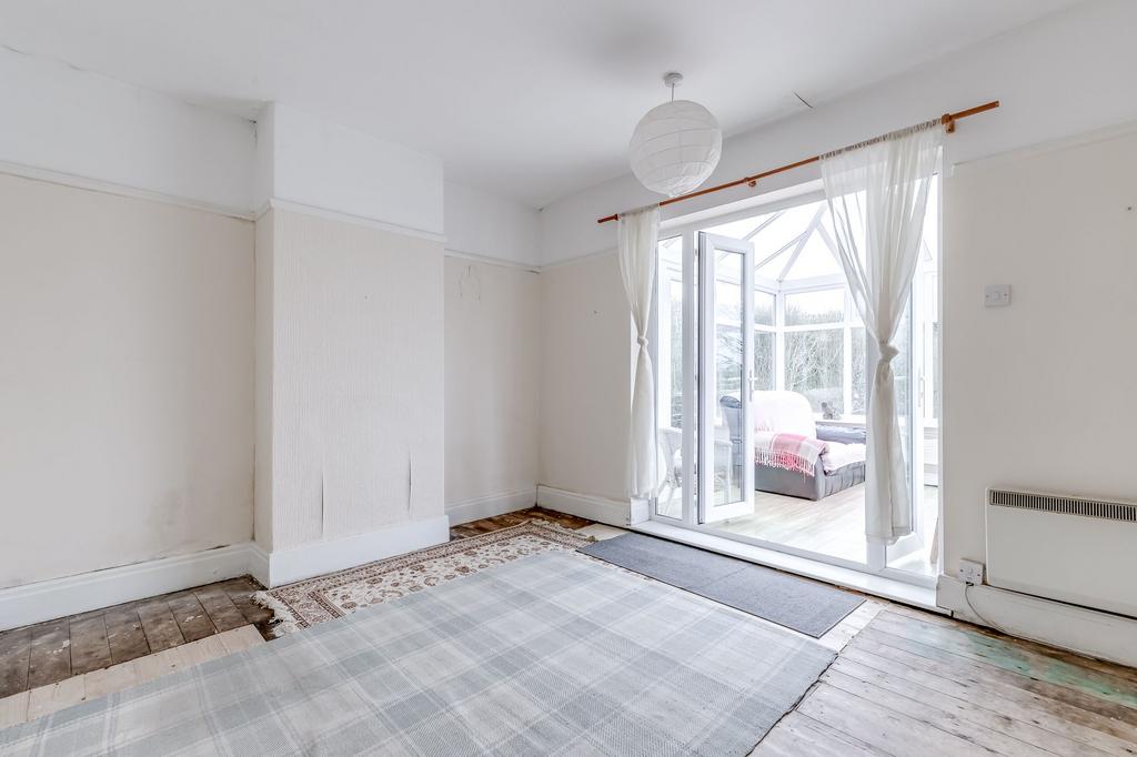 Sitting/dining room