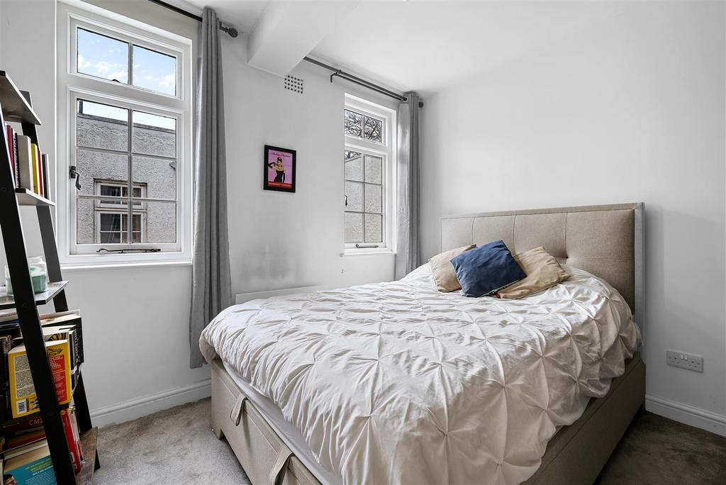223 Holly Lodge Mansions - Bedroom.JPG