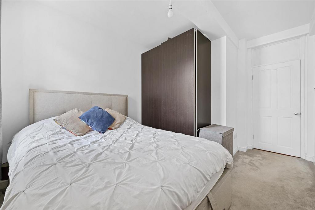 223 Holly Lodge Mansions - Bedroom.JPG
