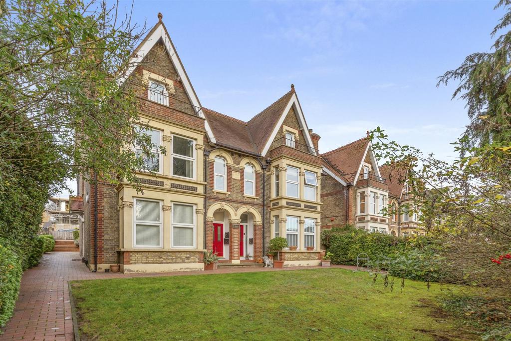 Flat 5, 123 London Rd, HP11 1 BT-10.jpg