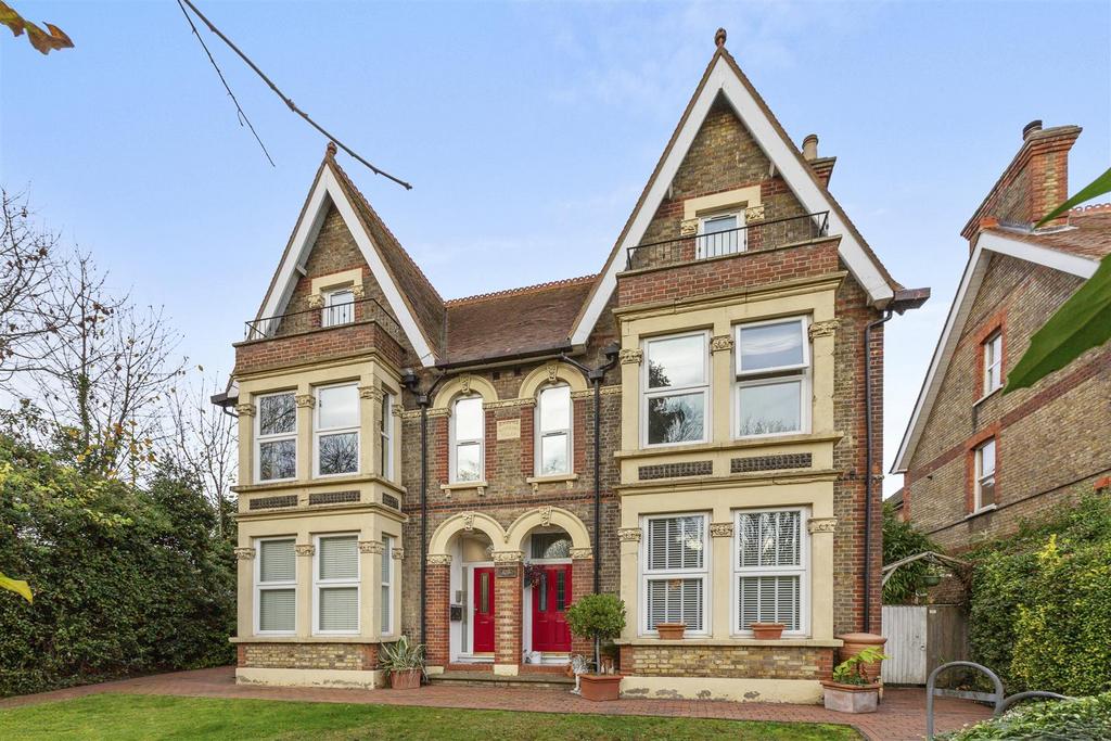 Flat 5, 123 London Rd, HP11 1 BT-11.jpg