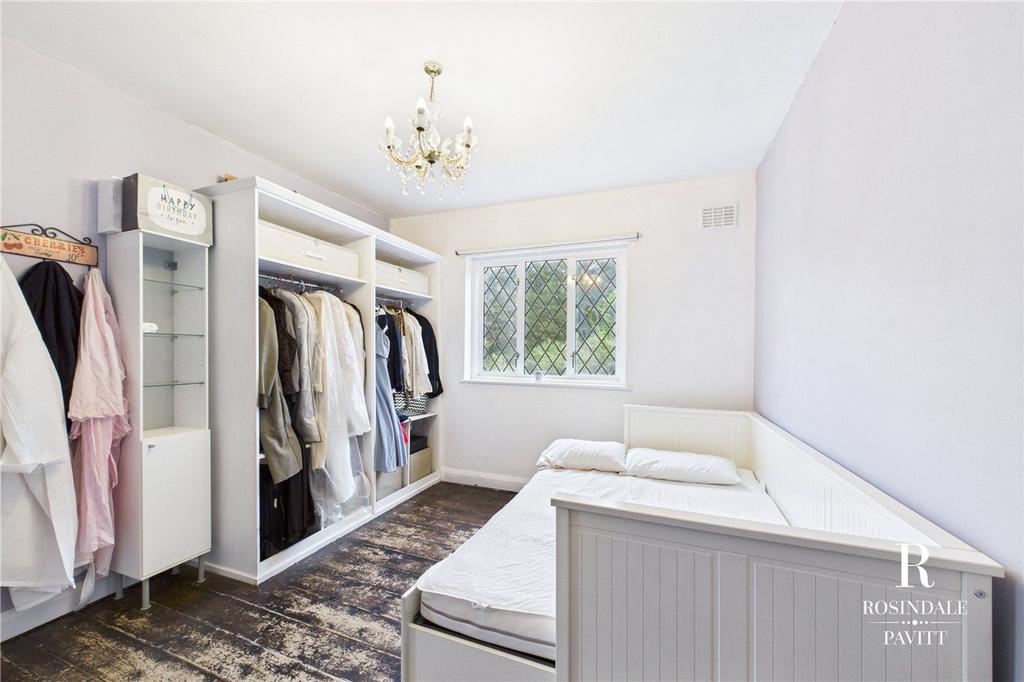 Walk-in wardrobe