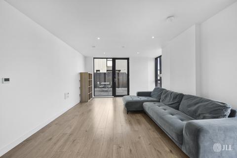 3 bedroom flat to rent, Hawthorn House, London E15