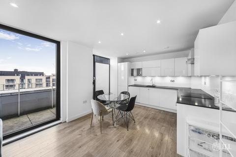 3 bedroom flat to rent, Hawthorn House, London E15
