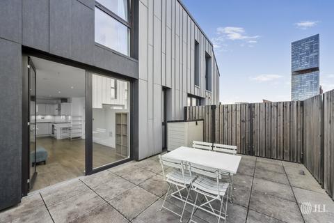 3 bedroom flat to rent, Hawthorn House, London E15