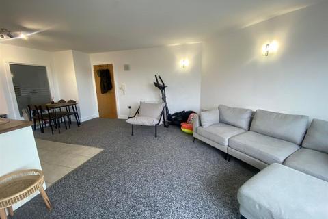 2 bedroom apartment to rent, Dewsbury Road, Elland