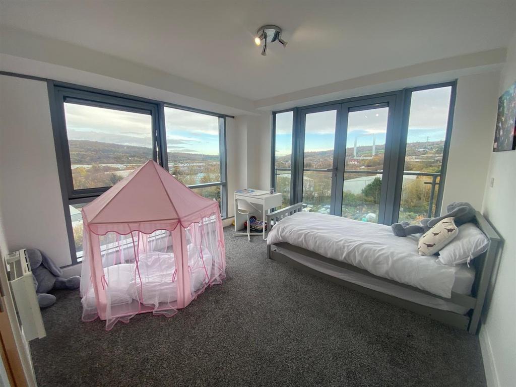 SMALL BEDROOM.jpg