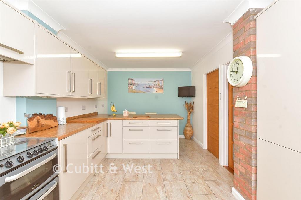 Kitchen/ Breakfast Room