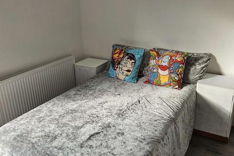 undefined, Luton LU1