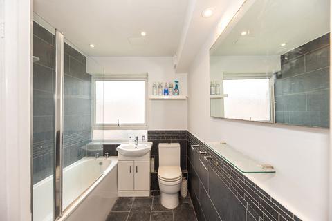 2 bedroom flat to rent, Waynflete Street, London, SW18