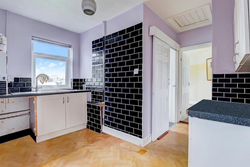 Kitchen 1.jpg