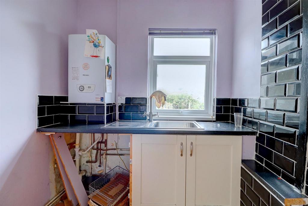 Kitchen 2.jpg