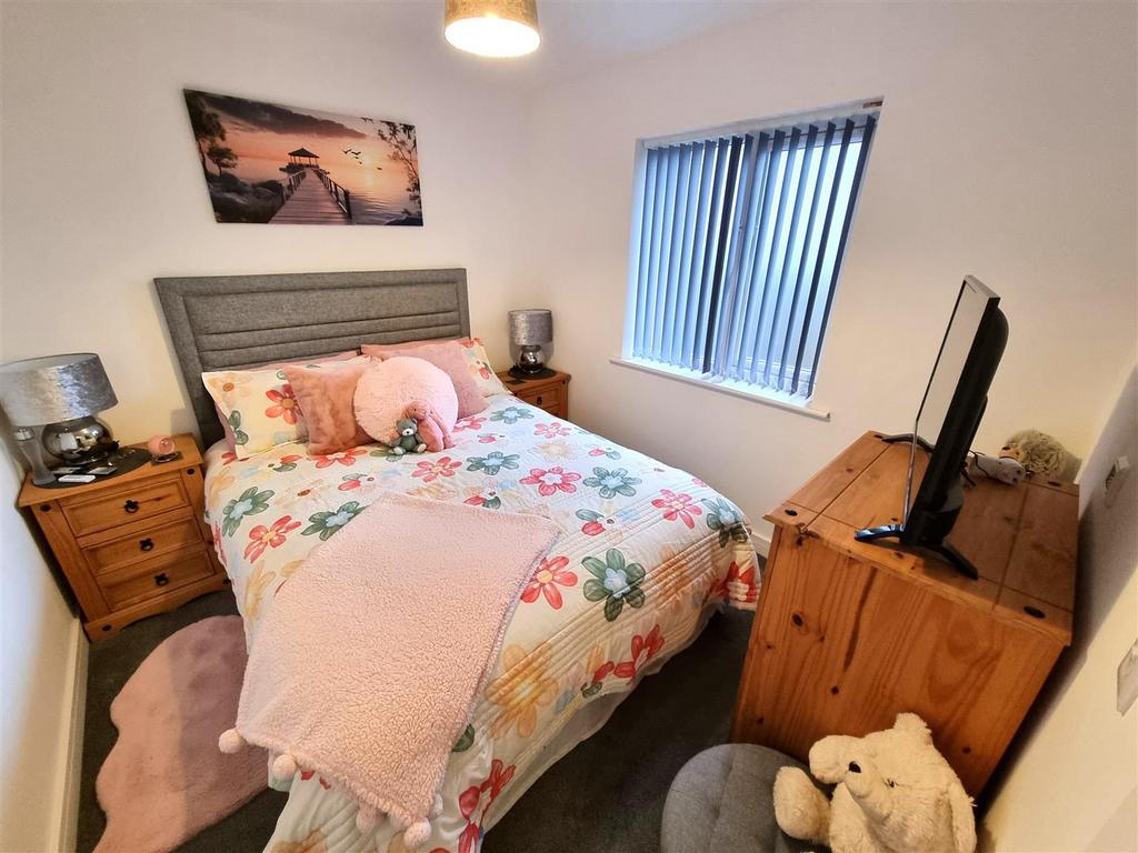 Bed 1.jpg