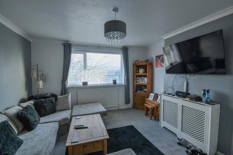 3 bedroom flat for sale, Oaklands Place, Prudhoe NE42