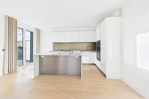 3 bedroom apartment to rent, Pinewood Gardens, Teddington