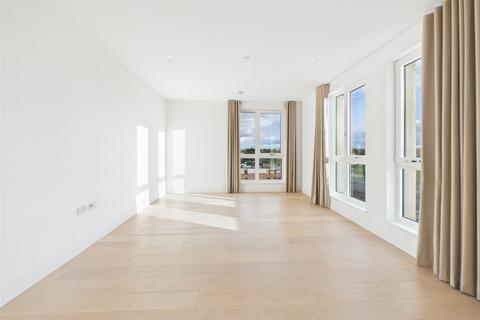 3 bedroom apartment to rent, Pinewood Gardens, Teddington