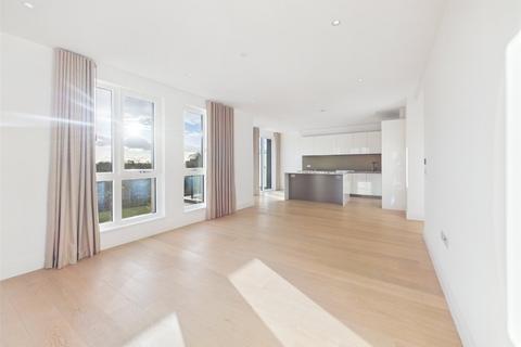 3 bedroom apartment to rent, Pinewood Gardens, Teddington