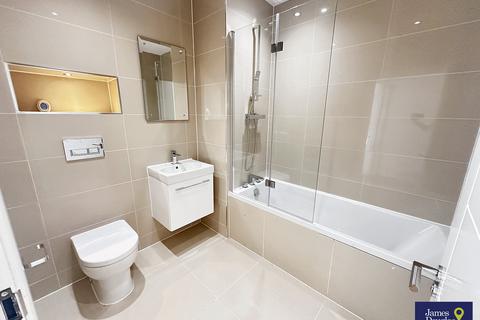 3 bedroom flat for sale, Whitewater House, Cardiff Bay CF11