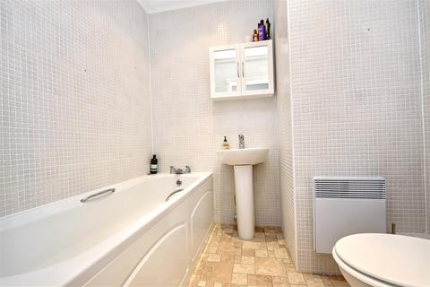 2 bedroom flat for sale, Golden Gate Way, Eastbourne
