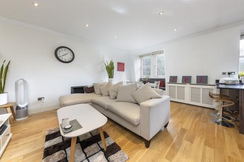 3 bedroom flat to rent, Courtfield Road London SW7