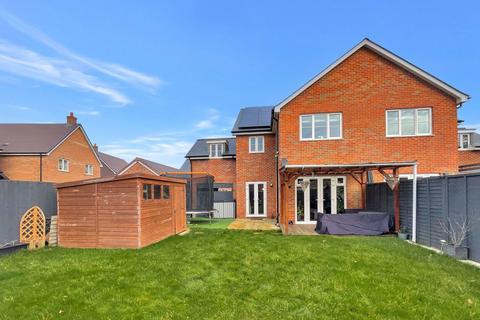 4 bedroom semi-detached house for sale, Manu Marble Way, Gloucester GL1