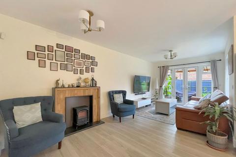 4 bedroom semi-detached house for sale, Manu Marble Way, Gloucester GL1